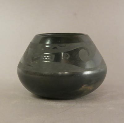 San Ildefonso Blackware Bowl by Juanita Gonzalez details San Ildefonso Blackware Bowl by Juanita Gonzalez