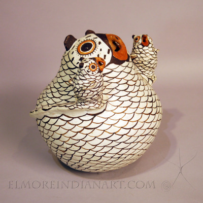 Large Zuni Owl w/ Two Chicks by Nellie Bica details Large Zuni Owl w/ Two Chicks by Nellie Bica