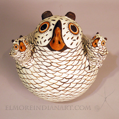 Large Zuni Owl w/ Two Chicks by Nellie Bica details Large Zuni Owl w/ Two Chicks by Nellie Bica