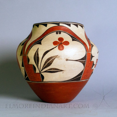 Zia Bird Jar by Harviana Pino Toribio (1904-1949) details Zia Bird Jar by Harviana Pino Toribio (1904-1949)